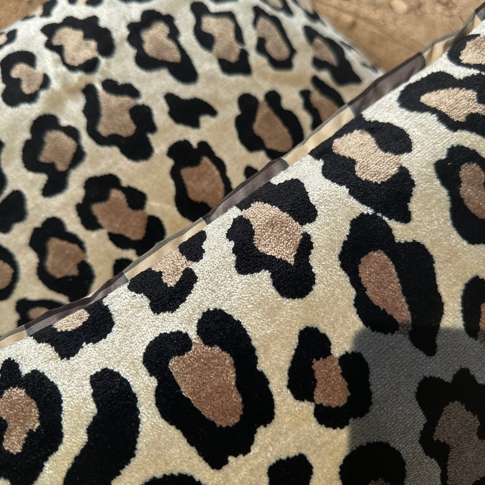 Cheetah Print & Champagne Velvet Reversible Throw Pillow Set - Monte Visión