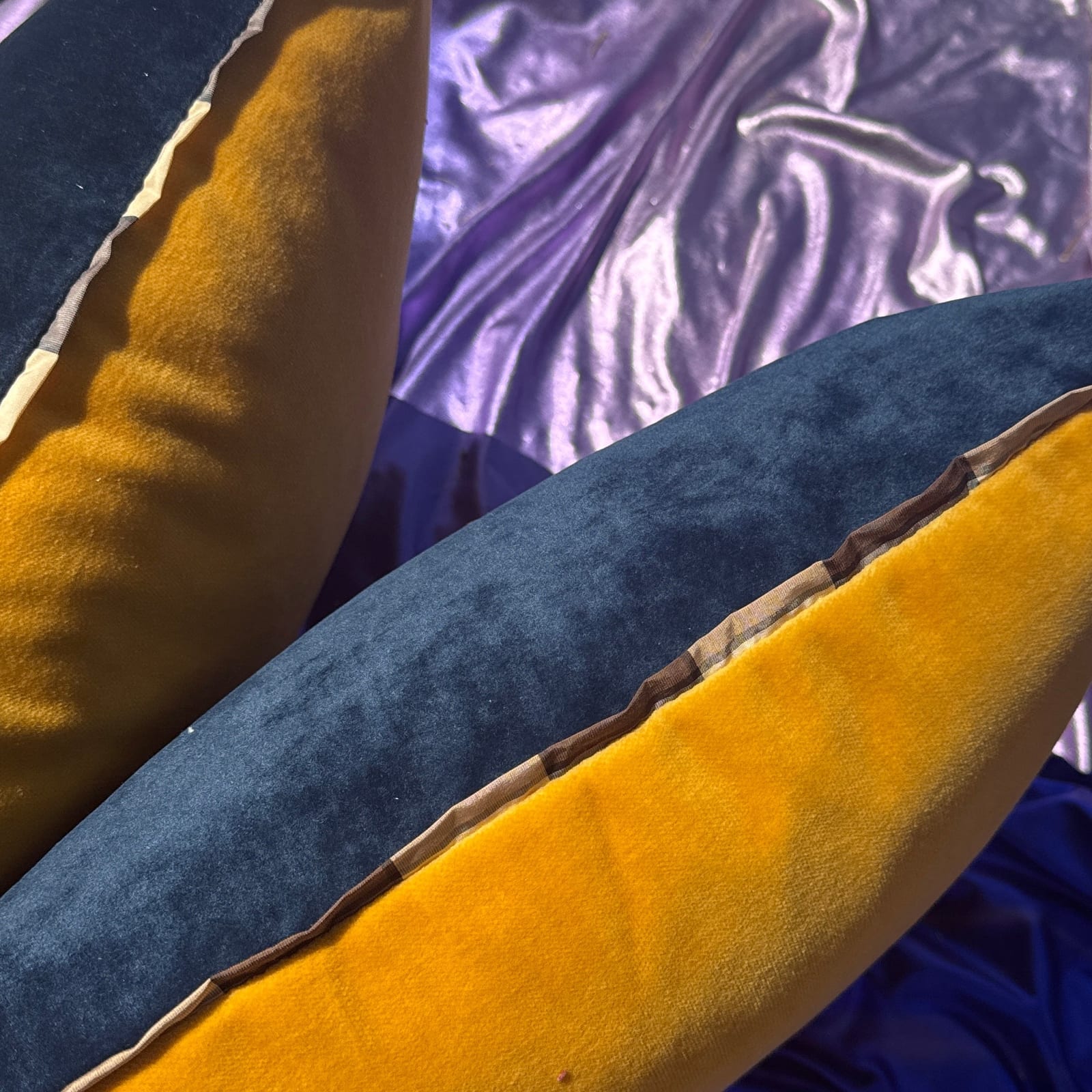 Mustard & Navy Velvet Colorblocked Throw Pillow Set - Monte Visión