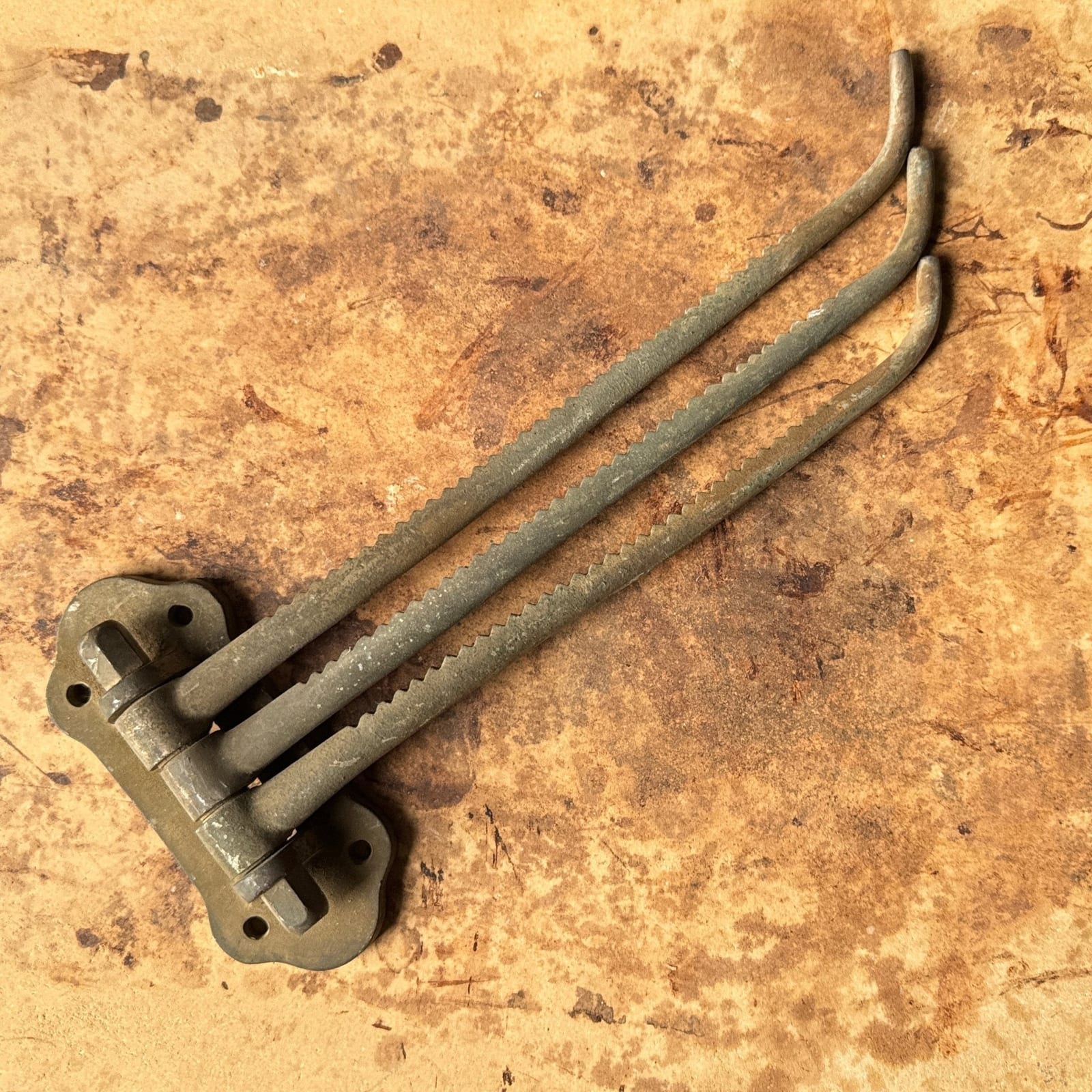 Antique Steel 3-Hook Swivel Coat Or Hat Rack - Monte Visión