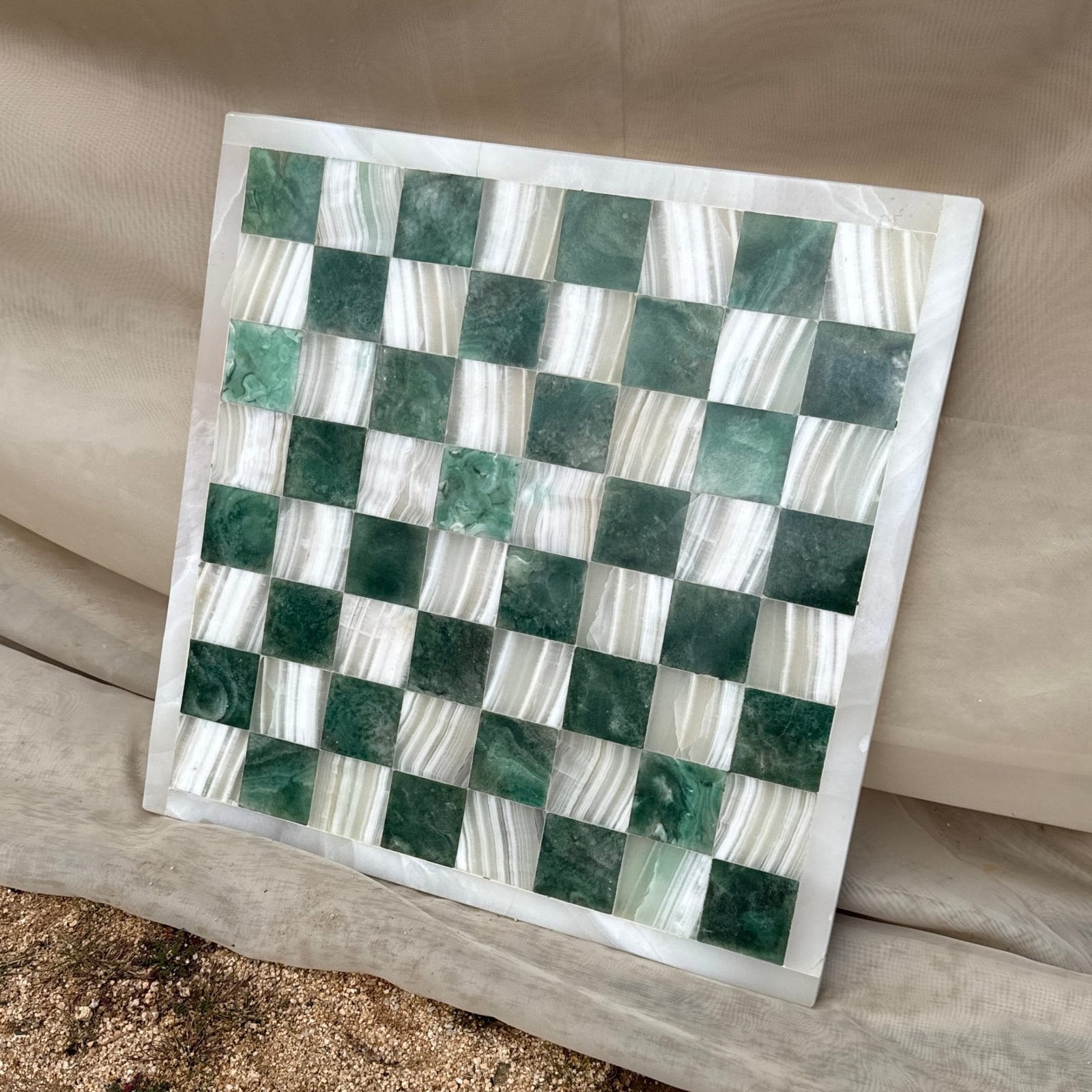 Green & White Stone Checkerboard Decor - Monte Visión