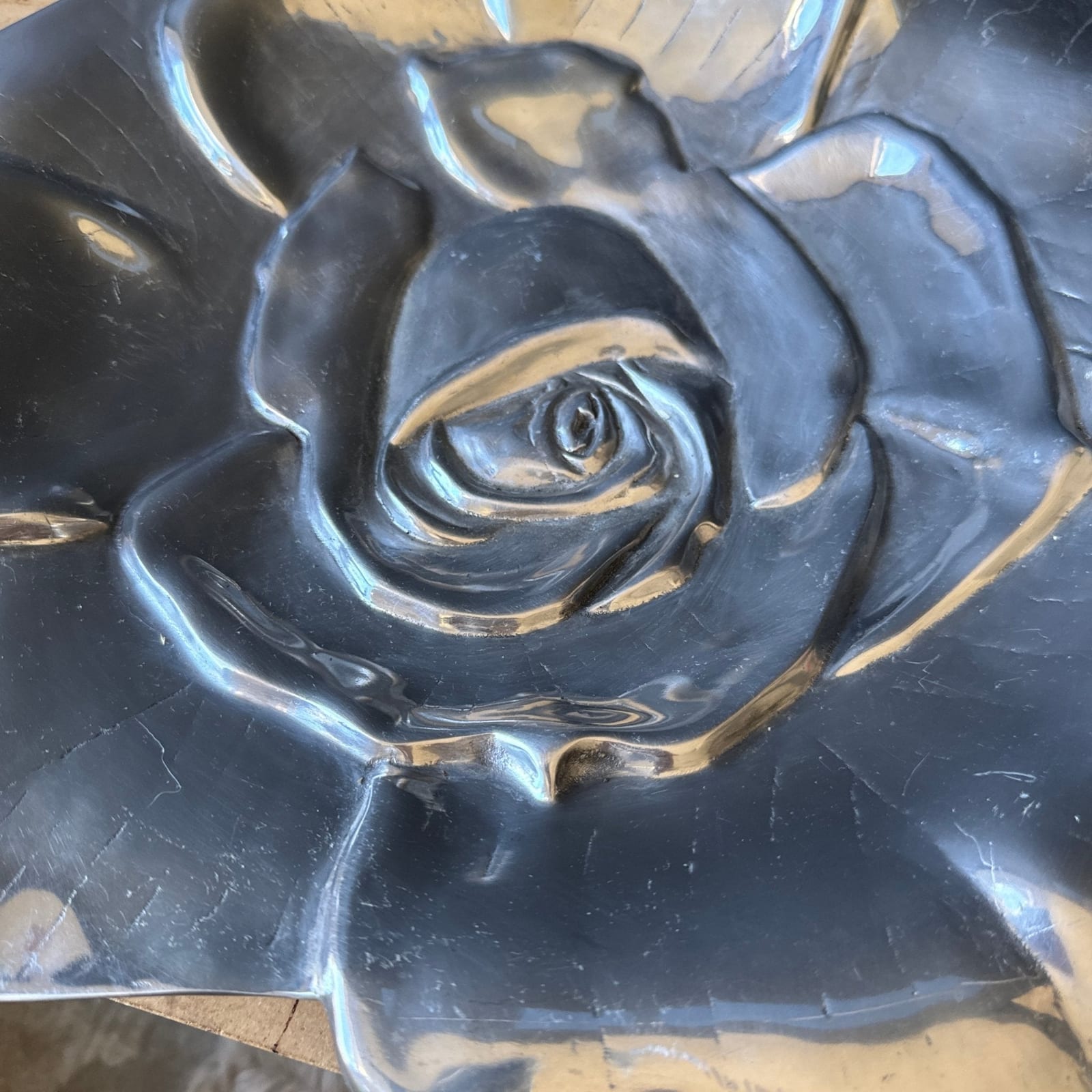 Postmodern Aluminum Oversized Rose Fruit Dish - Monte Visión