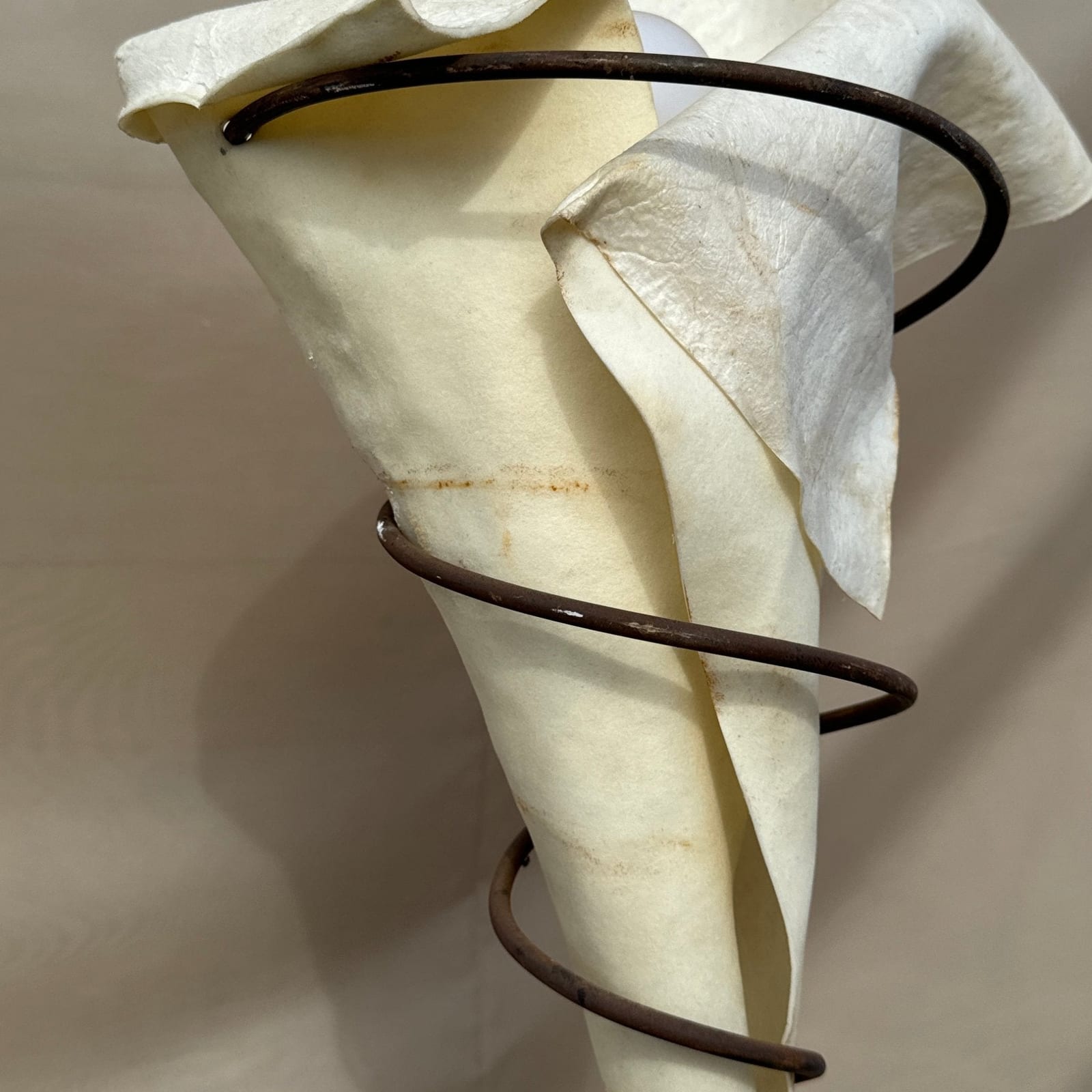 Postmodern Swirled Base & Freeform Rawhide Floor Lamp - Monte Visión
