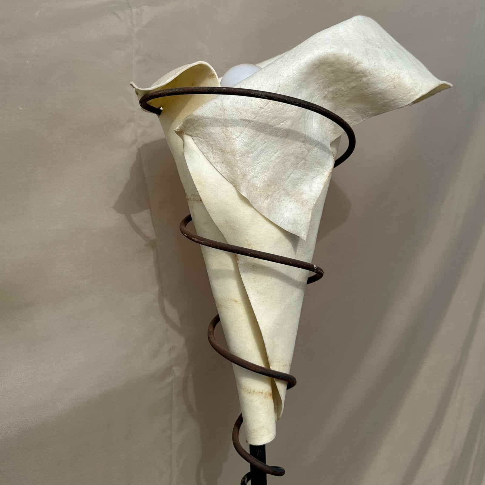 Postmodern Swirled Base & Freeform Rawhide Floor Lamp - Monte Visión
