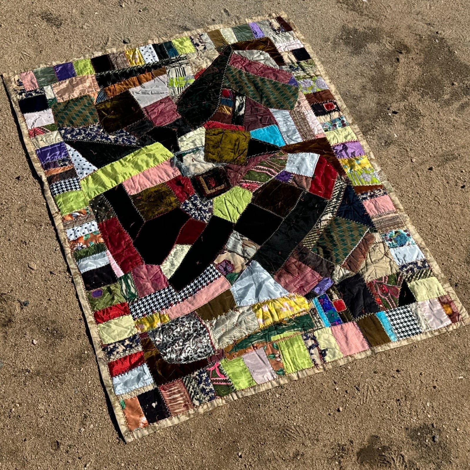 Victorian Children's Crazy Quilt - Monte Visión