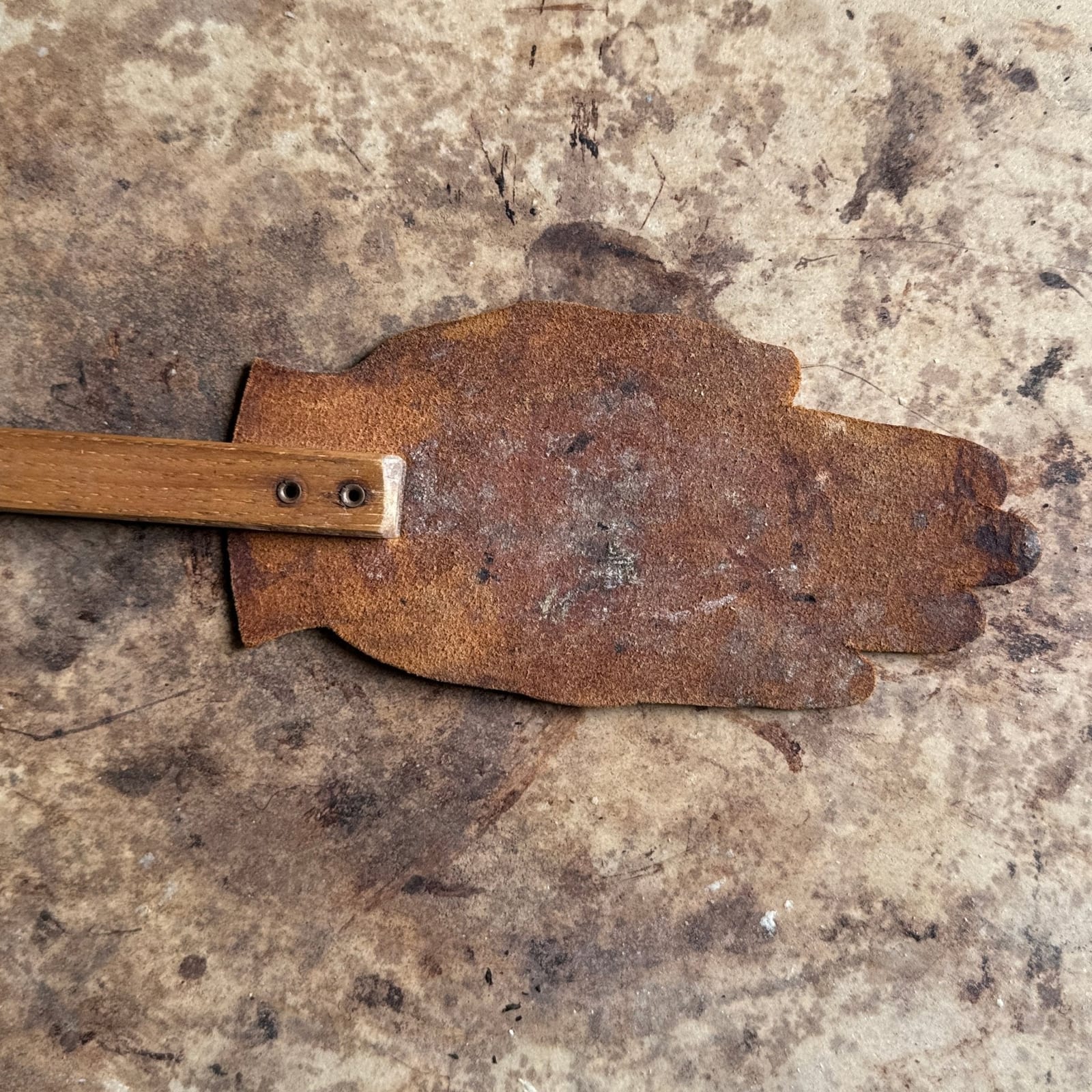 Vintage Leather Hand Fly Swatter - Monte Visión