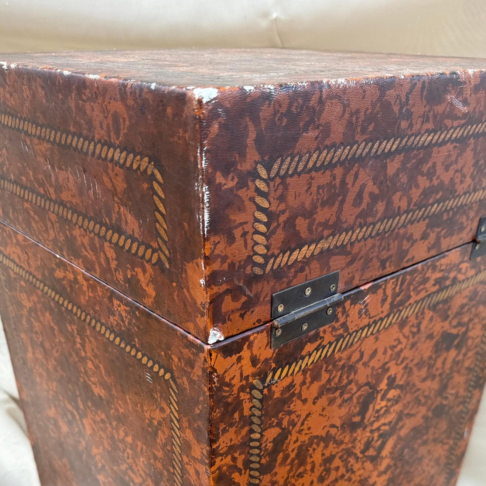 Vintage Leather Trompe L'Oeil Rope & Burl Wood Motif Storage Box - Monte Visión